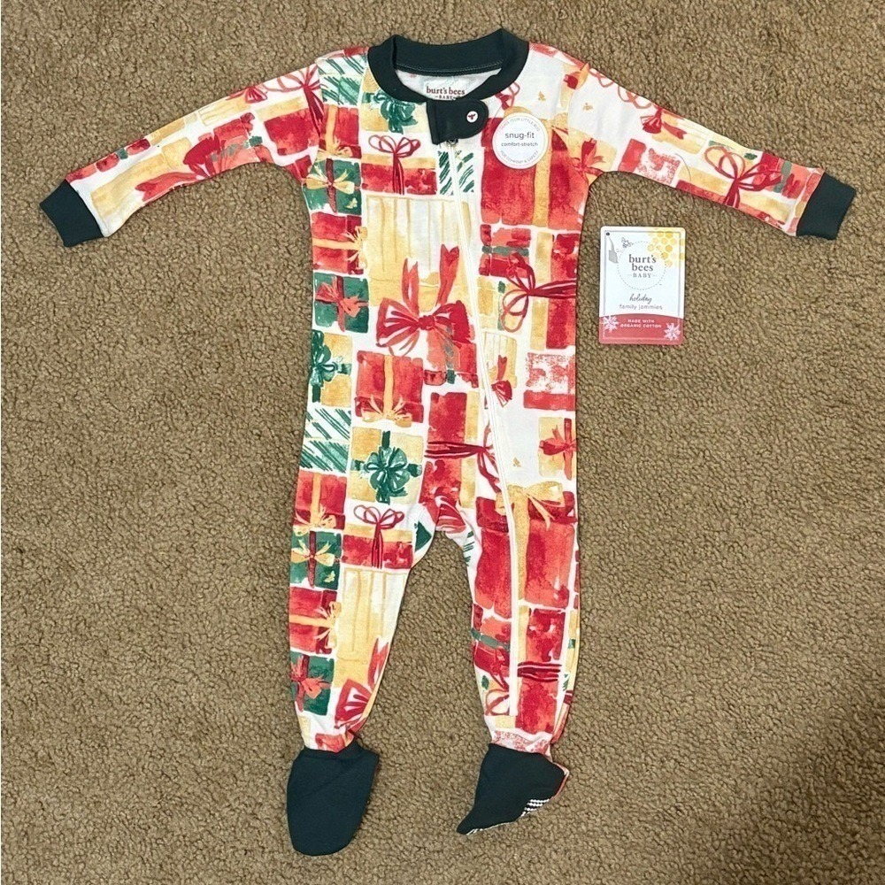 Burt's Bee Baby Red/White Holiday Family Jammies NWT